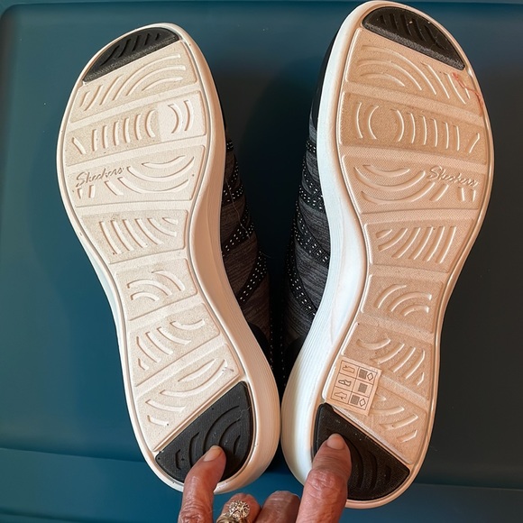 Sketchers slip on - air cooled memory foam 😊. Size 10 charcoal/black and white - Picture 3 of 4